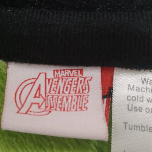 Marvel Avengers Assemble Multi Colored with Black Trim Fleece Throw - Picture 2 of 5